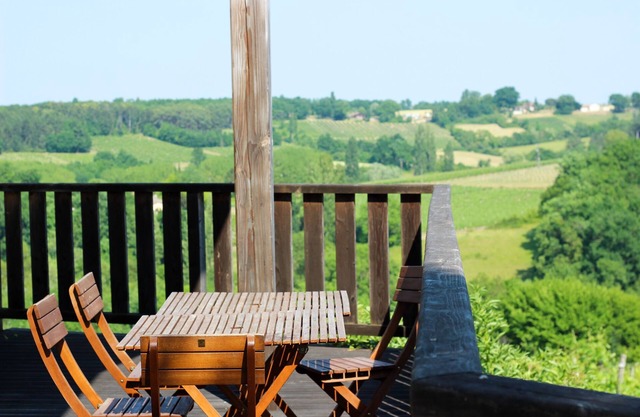 The Wine Lodge, eco luxury on an organic vineyard with swimming pool