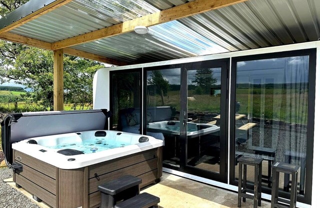 This dome house is a 2 bedroom(s), 2 bathrooms, located in Causeway Coast and Glens, Northern Ireland.