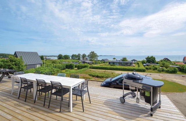 Three-Bedroom Holiday Home In Sjolund