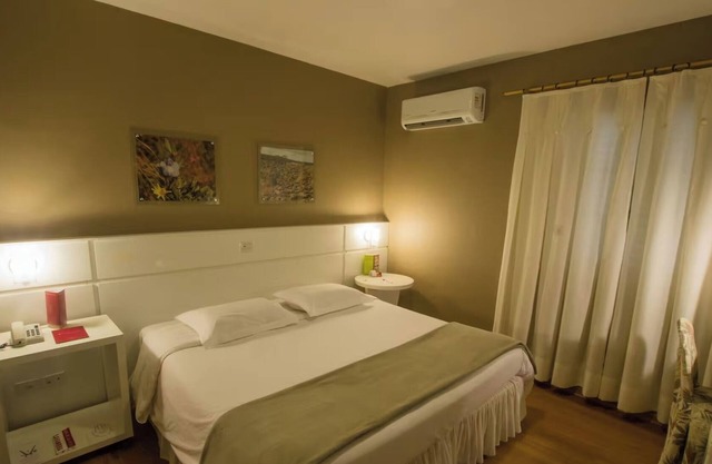 Three Double Room w/ Access to Waterfall Routes, & Stunning Canyon Landscapes
