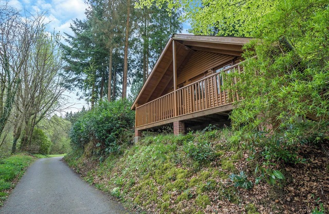 Timber lodge set by the lake with one double and one twin.