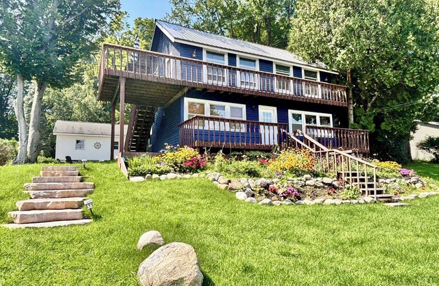 Torch Lake Vista With Lake access