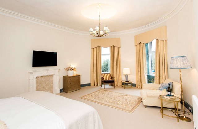Torr House - All bedrooms - sleeps 2 guests in 7 bedrooms