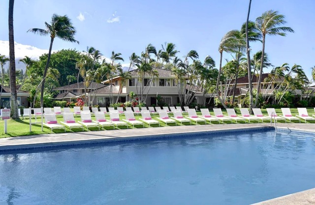 Tower Partial Ocean View King at Royal Lahaina Resort