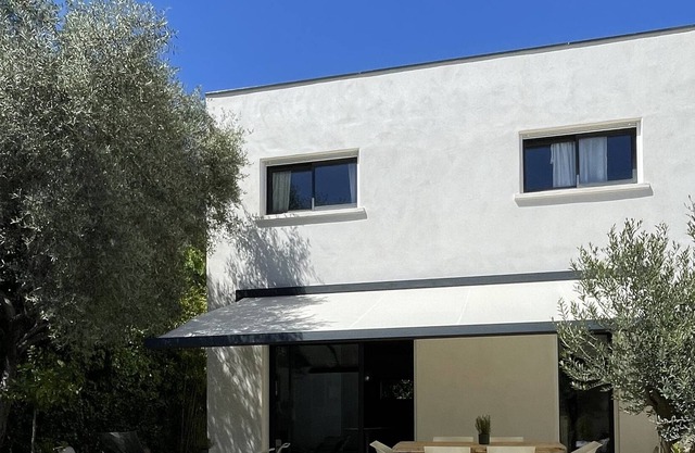 Townhouse with garden and pool