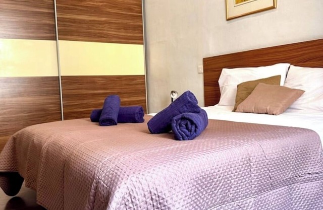 Traditional Apartment St Julian 150m from the Sea, 3 beds 3 baths