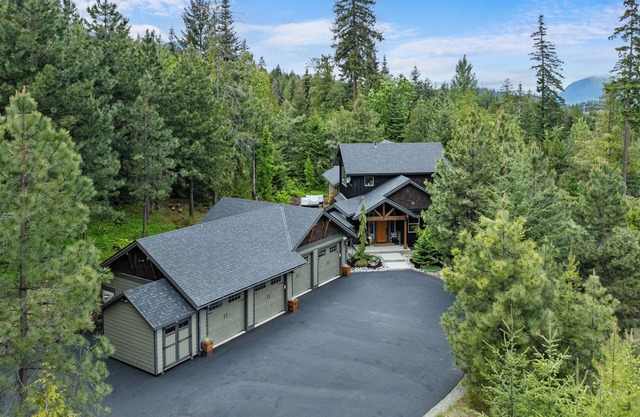 Trailside Retreat - Hot Tub, Scenic Views, Secluded