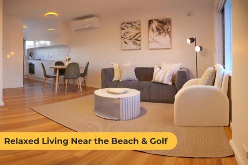 Tranquil Parkside Apartment in Glenelg North