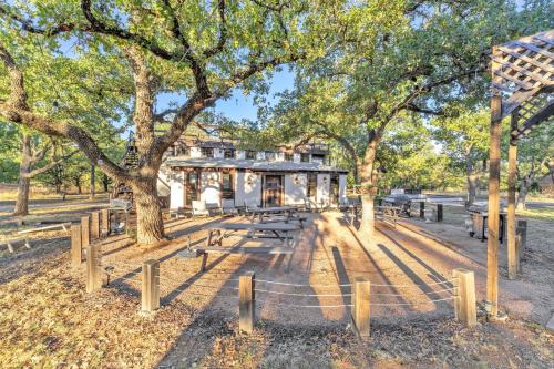 Tranquil Retreat w/Hot-Tub 10-Mins to Downtown!