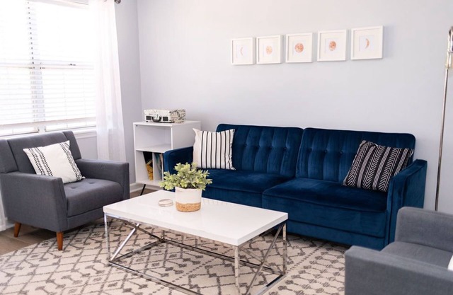 TRENDY 2 BR CONDO ON S. MILLEDGE. CLEAN AND CLOSE TO EVERYTHING!/2