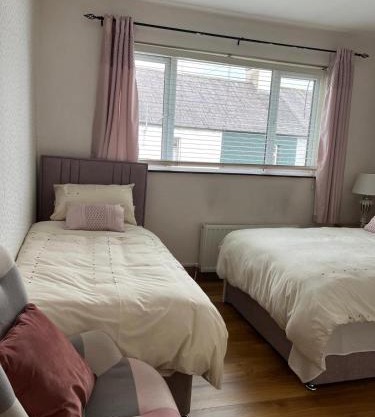 Triple Room with Private Bathroom at Caroline's Guest House, River Street, Clara