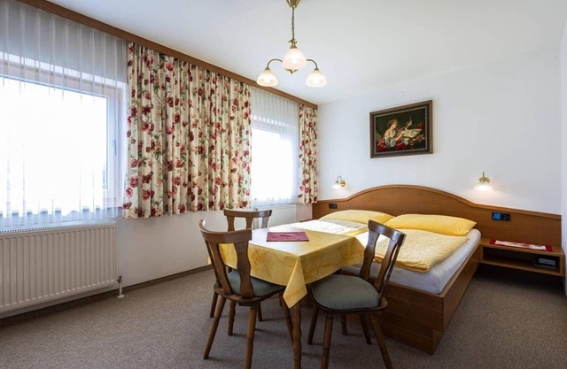 Triple room with shower, toilet, breakfast - Bleiweis-Zehentner, guest house