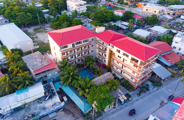Tropical Palace Hotel