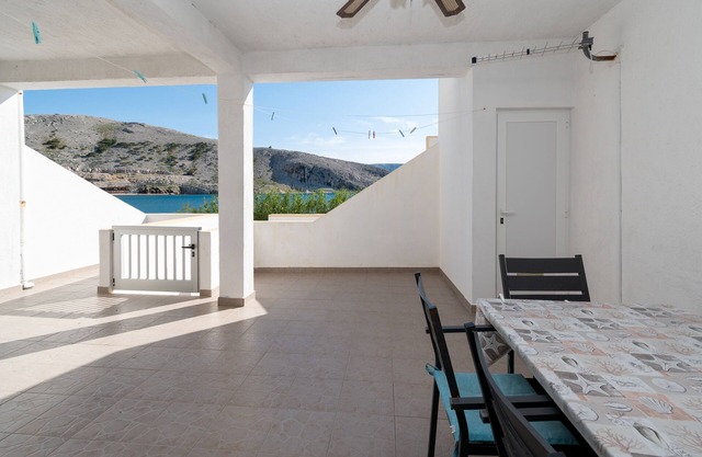 Two bedroom apartment near beach Metajna, Pag (A-6395-a)