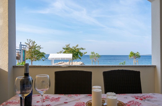 Two bedroom apartment near beach Mandre, Pag (A-4093-a)