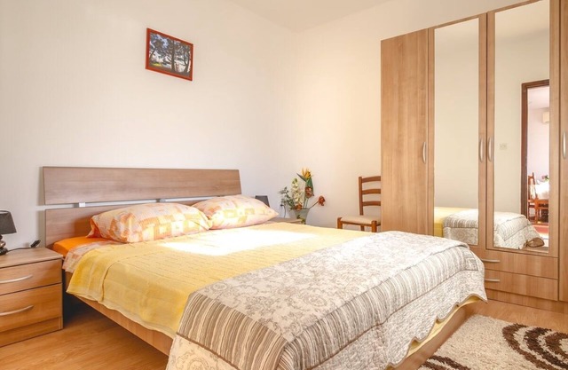 Two bedroom apartment with terrace and sea view Njivice, Krk (A-5362-b)