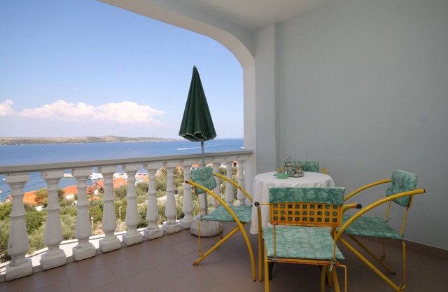 Two bedroom apartment with terrace and sea view Sali, Dugi otok (A-8152-a)
