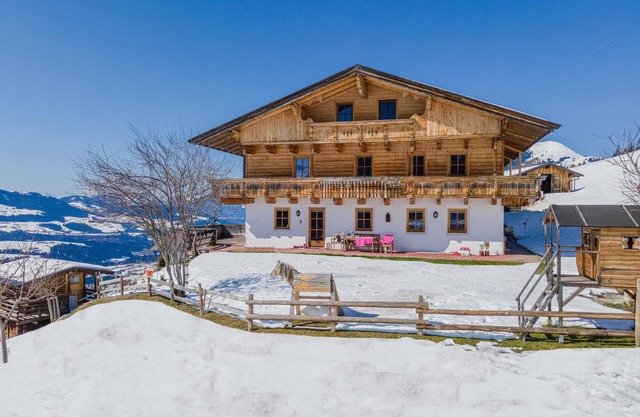Tyrolean apartment with ski lift nearby