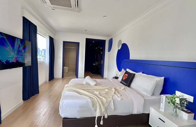 Ukiyo Hotel by manatidur