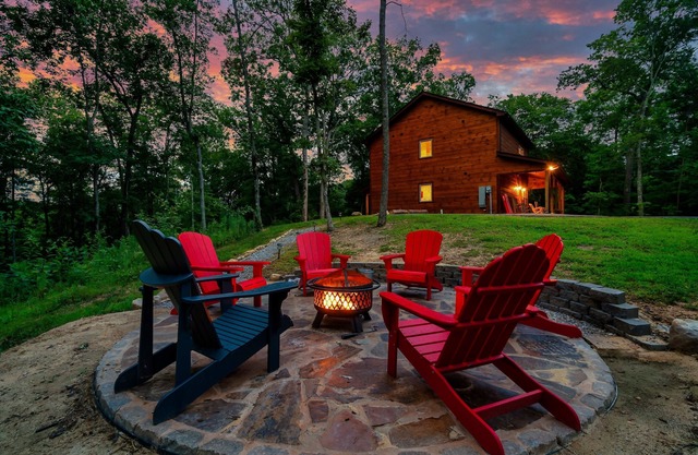 Ultimate Privacy! Hot Tub and Fun Game Room