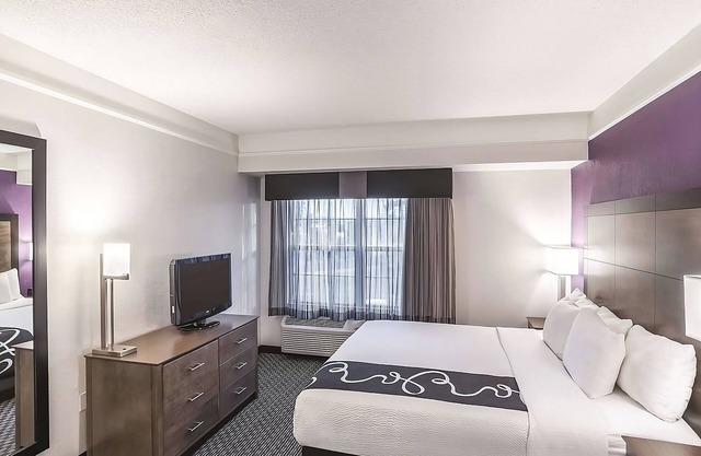 Unwind in a Spacious Hotel Room w/Pool, Hot Tub - Ideal for Outdoor Fun