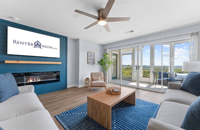 Upgraded Condo-Lake Access-Cmty Outdoor Pool, Mini Golf & More-Free Attraction Tickets