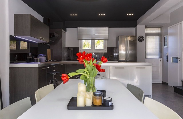 URBAN F HOUSE