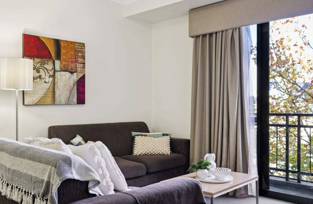 Urban Serenity 2 Bedroom Apt with Stunning Views