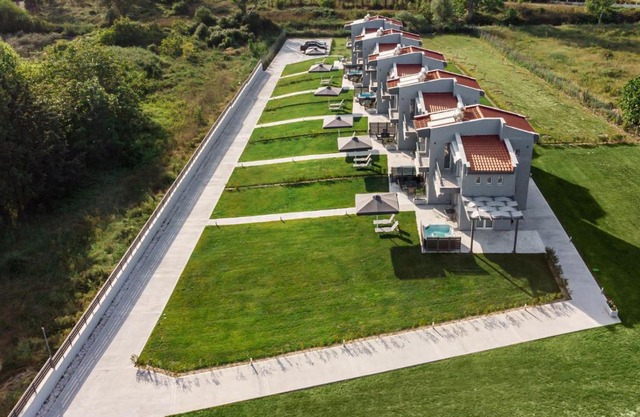 V Luxury Apartments Posidi