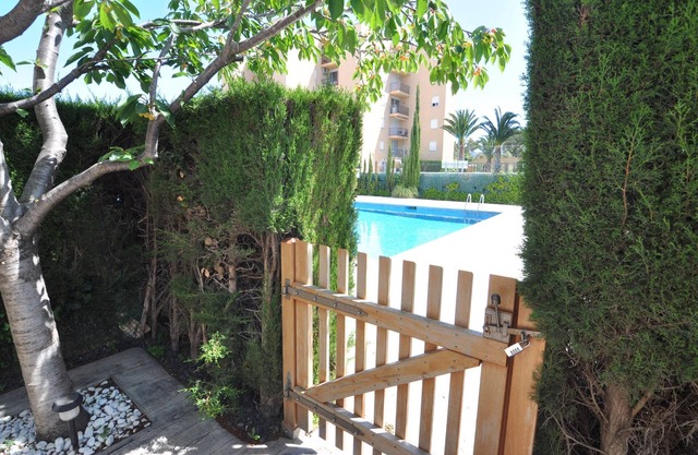 Vacation rental in Roses, Costa Brava: Spacious house 1200m from the beach. Book now and enjoy your vacation by the sea!