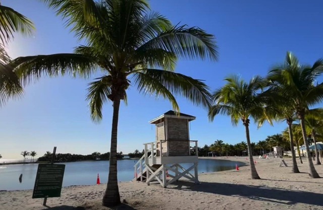 Vacay Spot Experience Luna Sky 65 TV BAR BBQ go FL Keys