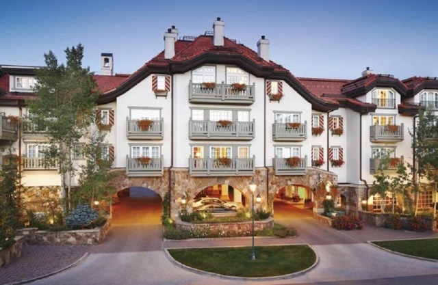 Vail Village Sonnenalp 2 Doubles hotel room w/heated pool, spa, dining!