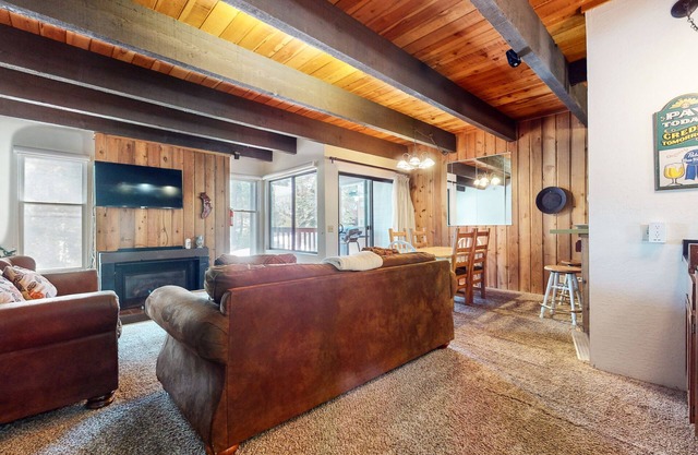 Val DIsere 6 Pet-Friendly Mountain Rustic Spacious Condo only Short Walk To The Village by RedAwning