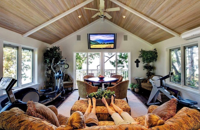Valhalla Cabins - The Loft (Oceanfront w/Hot Tub)nn