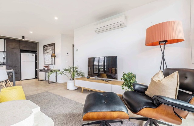 VAQUAY Belladonna In Abbotsford | Yarra River Splendour In Urban Getaway
