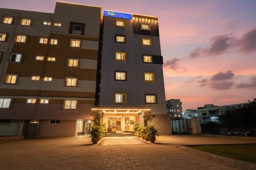 Via Golden Grand Inn - Global Village