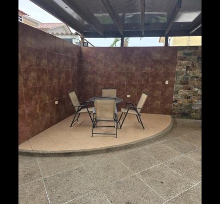Via Samborondón Ciudad Celeste, Tipo Mansión, 5 camas, 4 hab, piscina gym