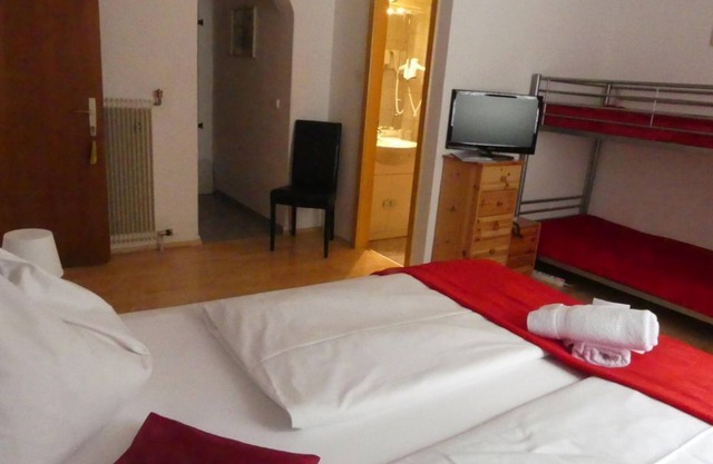 Vierbettzimmer, Dusche, WC, Standard - Hotel Kirchenwirt