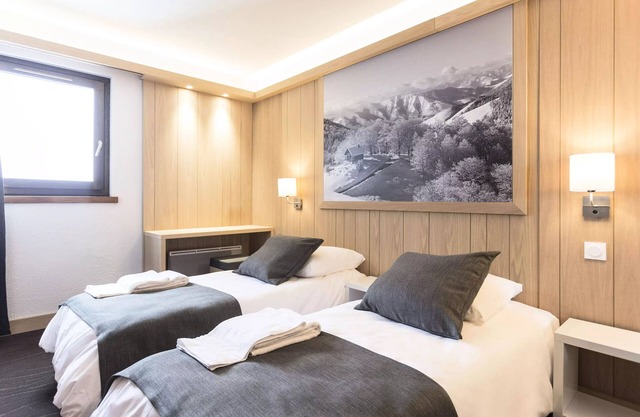 Village Club MMV Les Arolles* - Room for 5 people with slope view
