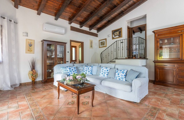 Villa "Rossu" with Mountain View, Private Garden, Wi-Fi and Air Conditioning