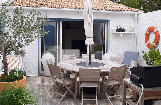Villa 100 m from the ocean