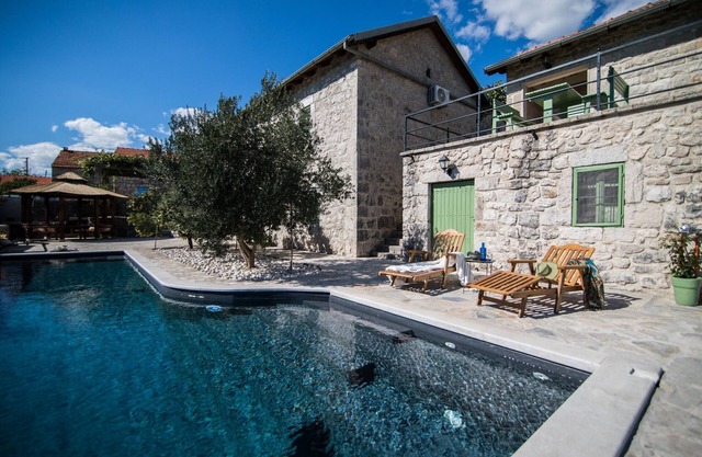 Villa Ana - Rustic Stone Villa with Swimming Pool