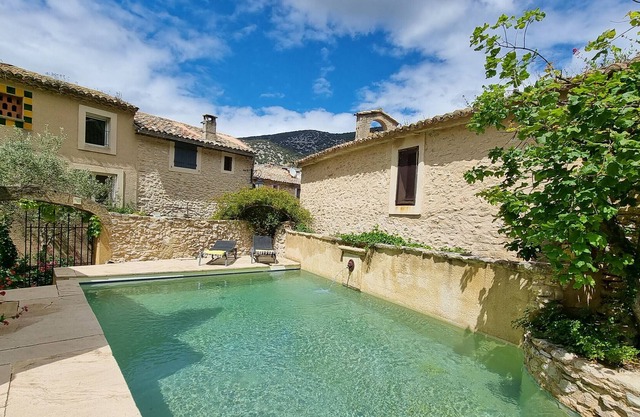 Villa Beilles, 84BEILLES, beautiful, with fenced pool, jacuzzi and views