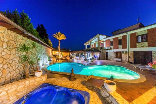 Villa Blondie con piscina a Castellammare del Golfo