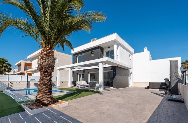 Villa 'Casa Bos Palm Tree with Pool' with Private Pool, Wi-Fi and Air Conditioning