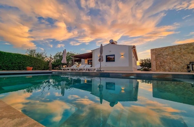 Villa "Casa Das Andorinhas" with mountain views, private heated pool & WLAN
