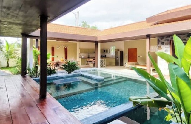 Villa de Luxe de 5 Chambres Avec Piscine Privée