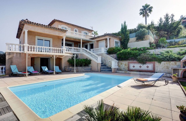 Villa Exclusive Dans L'esterel Frais et Calme à Frejus