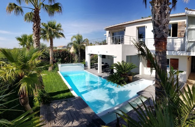 Villa, heated pool, exceptional view, exotic garden, rated 4*.
