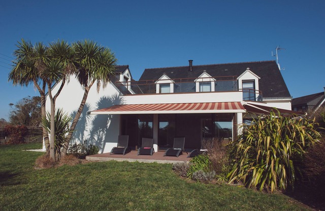 Villa in Moëlan sur Mer, 10-12 p sea view with indoor pool, South Finistère
